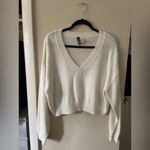 White croppd V-Neck